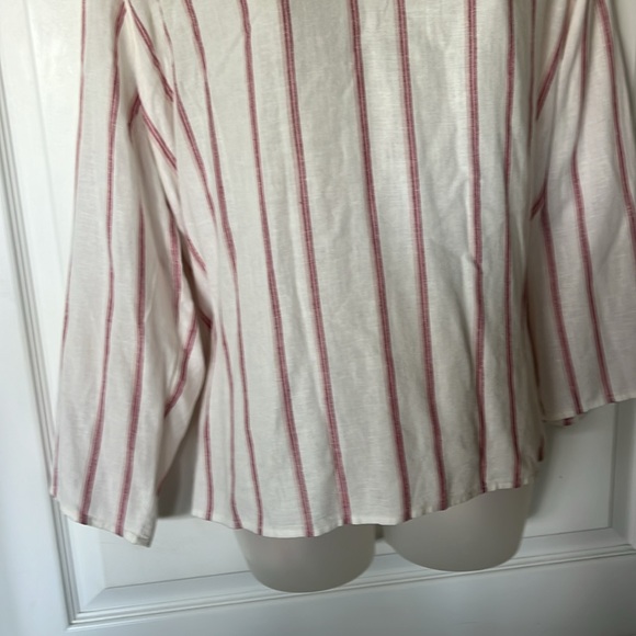 EUC Splendid cream and burgundy, striped rayon and linen V-neck top large - Picture 3 of 6
